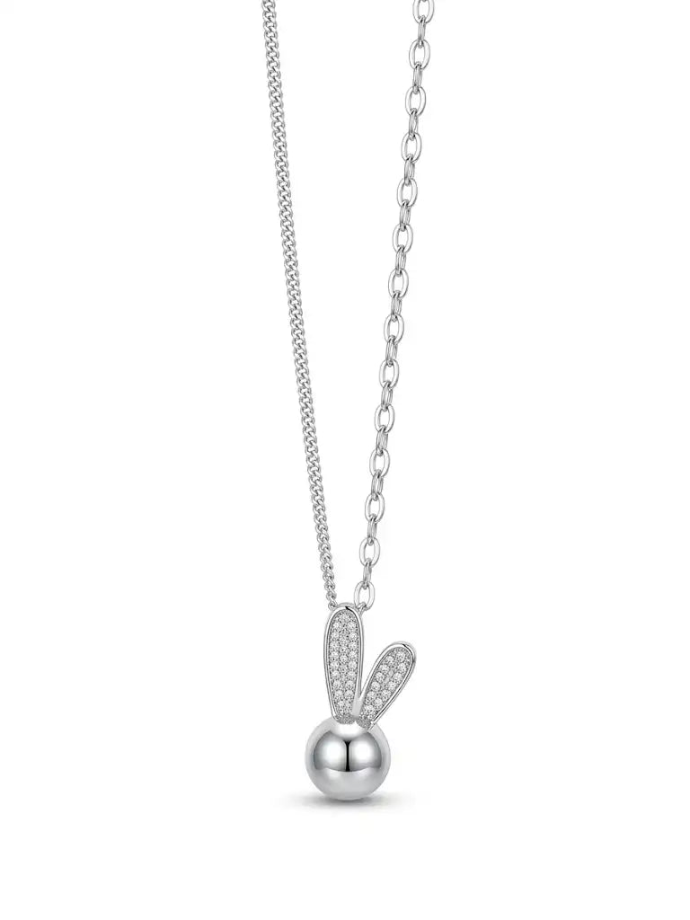 The Luna Oryx Pendant