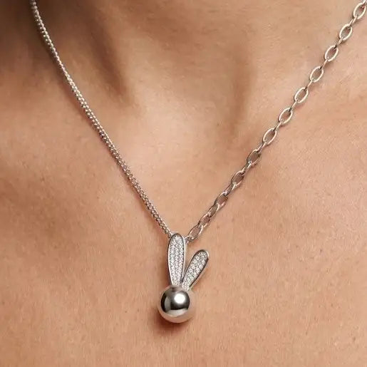 The Luna Oryx Pendant